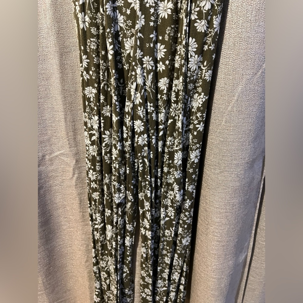 Green flowery jumpsuit - Picture 3 of 5